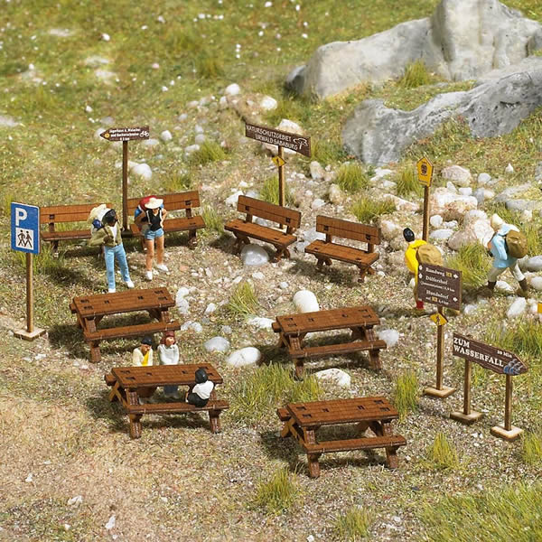 Busch 1484 HO Scale Wooden Outdoor Furniture Set - Kit