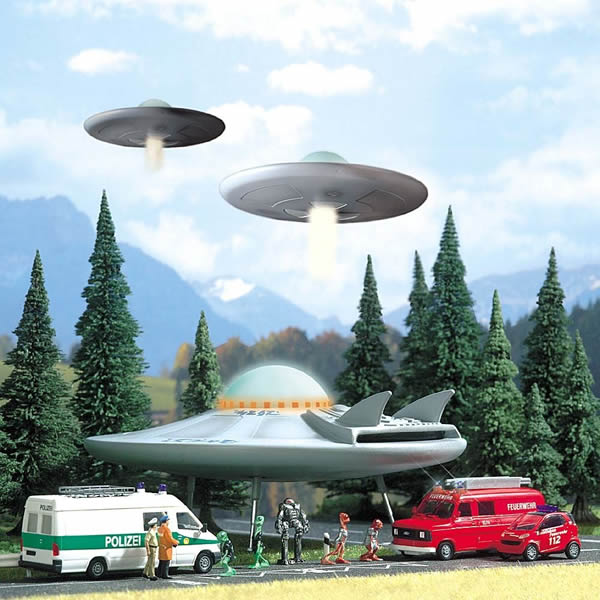 Busch 1010 HO Scale UFO Flying Saucer - Kit -- With Working Lights & 5 Alien Figures