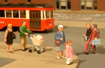 Bachmann 33109 HO Scale SceneScapes(TM) Figures -- Strolling People pkg(6)