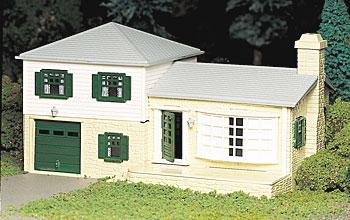 Bachmann 45607 O Scale Plasticville U.S.A.(R) Classic Kits -- Two-Story Split-Level House