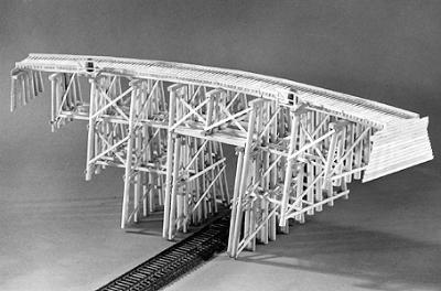 Campbell Scale Models 304 HO Scale 110'-Tall Curved Trestle -- 15-1/4 x 1-3/8"  38.7 x 3.5cm