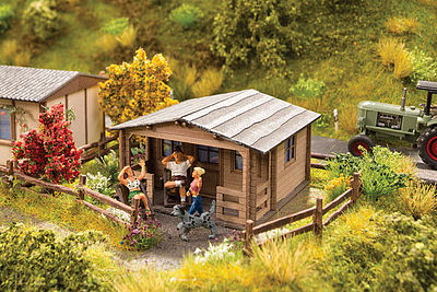 Noch 14361 HO Scale Garden House #2 -- Kit - 2-1/8 x 2-1/16 x 1-5/16" 5.4 x 5.2 x 3.3cm