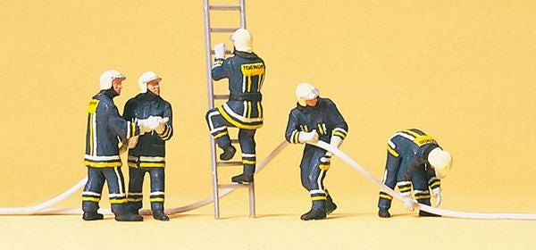 Preiser 10485 HO Scale Emergency - Modern German Firefighters - Unpainted Figure Set -- Putting out Fire (Handling Hose Lines) pkg(5)