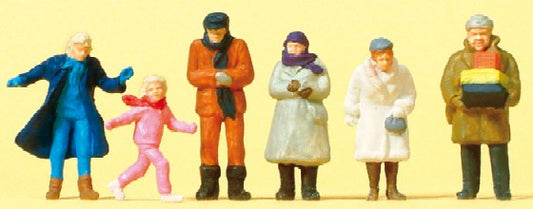 Preiser 14037 HO Passengers Standing in Winter Dress (6)