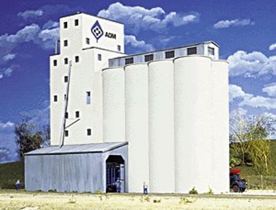 Walthers Cornerstone 3022 HO Scale ADM(R) Concrete Grain Elevator -- Kit - 13-1/2 x 9 x 13-1/2" 33.7 x 23.7 x 33.7cm